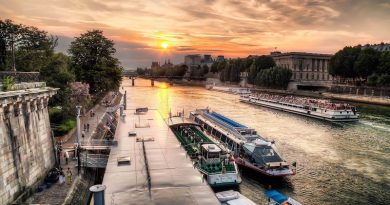 L’histoire des bateaux-mouches L’histoire des bateaux-mouches